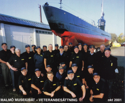 Submarine Veterans crew in front of the U3.