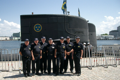 U3 Veteranbsättning framför Ub Västergötland och och Ub Uppland under Ubåtsvapnets 100 års jubileum i Malmö. Foto U3 arkiv.