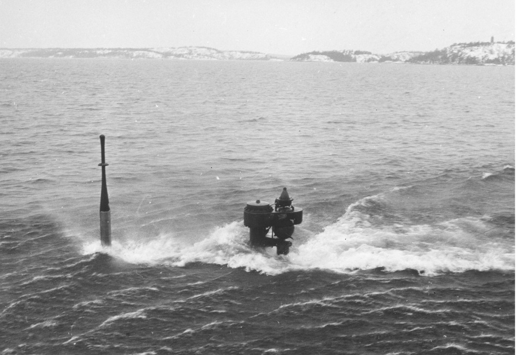 Submarine HMS Sälen (the Seal)  snorting.