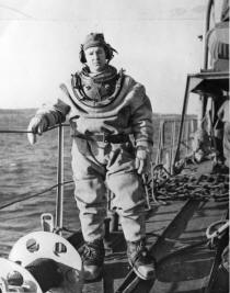 Hard hat divers onboard the HMS Holmön,